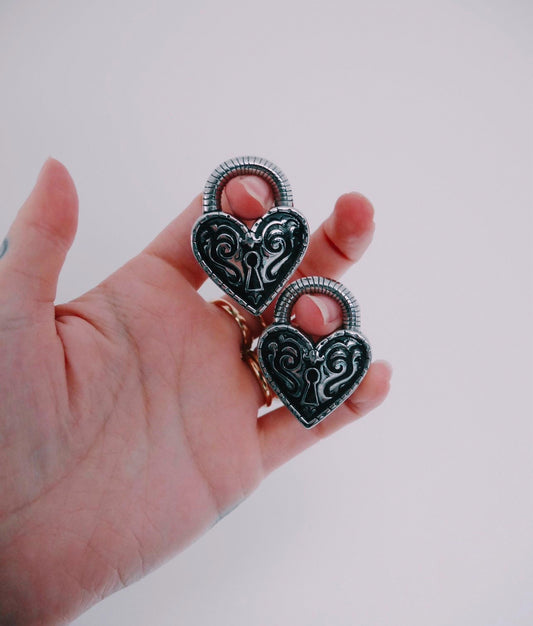 HEART LOCK HANGERS