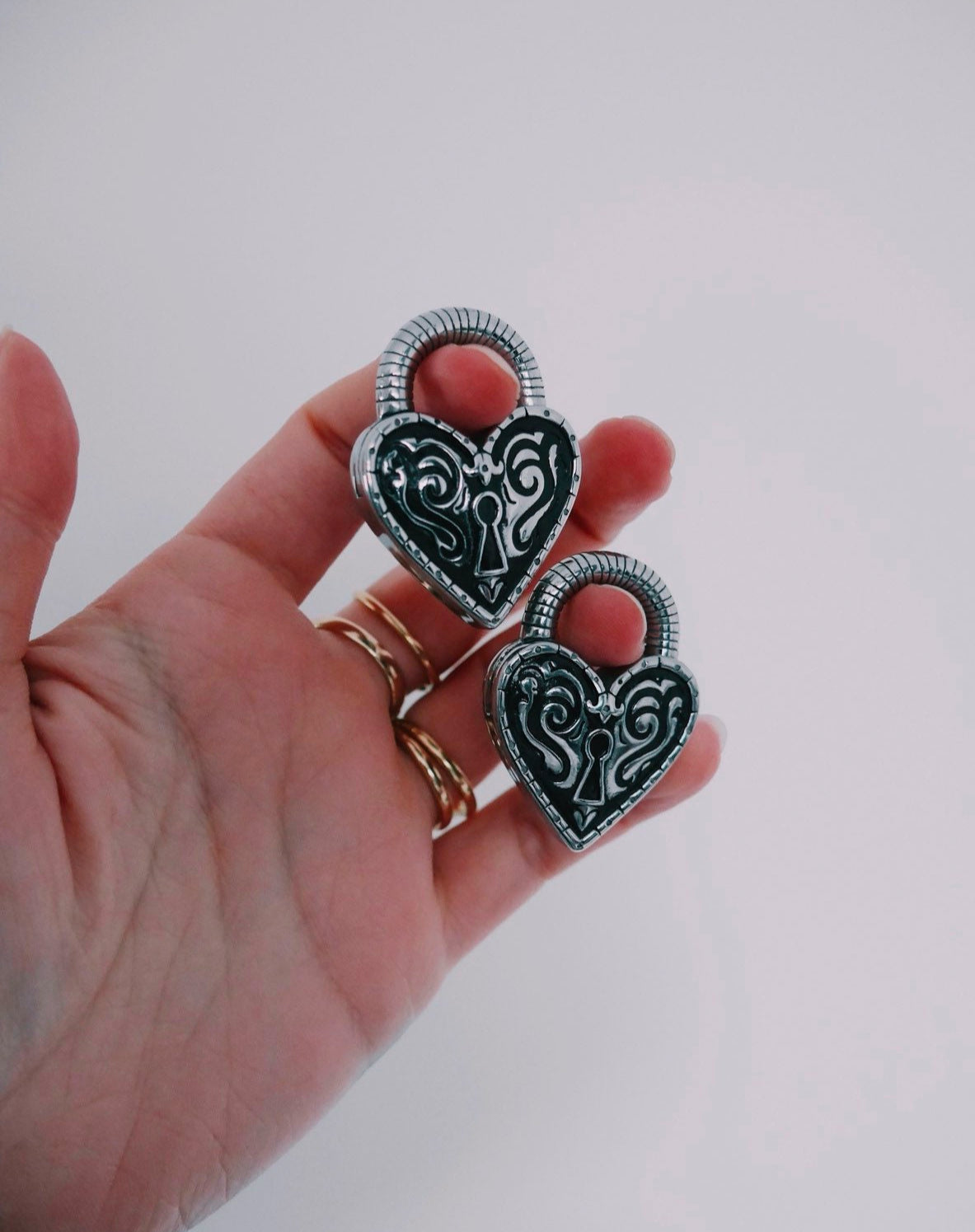 HEART LOCK HANGERS