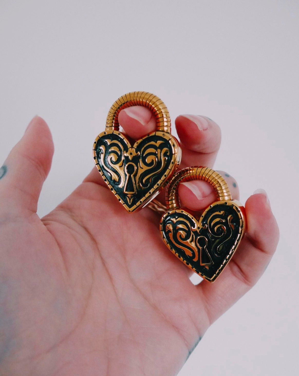 HEART LOCK HANGERS